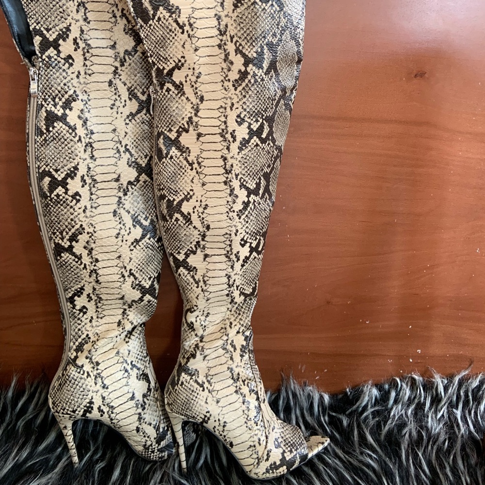 Thigh high Snake print boots (6)